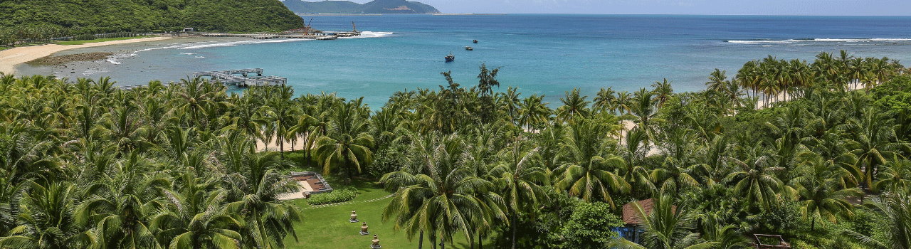 Sanya a Kínai Népköztársaság legkisebb tartománya, Hajnan egyik legfontosabb városa. A több mint 680 ezres, trópusi éghajlatú város évről-évre egyre népszerűbb a turisták körében.